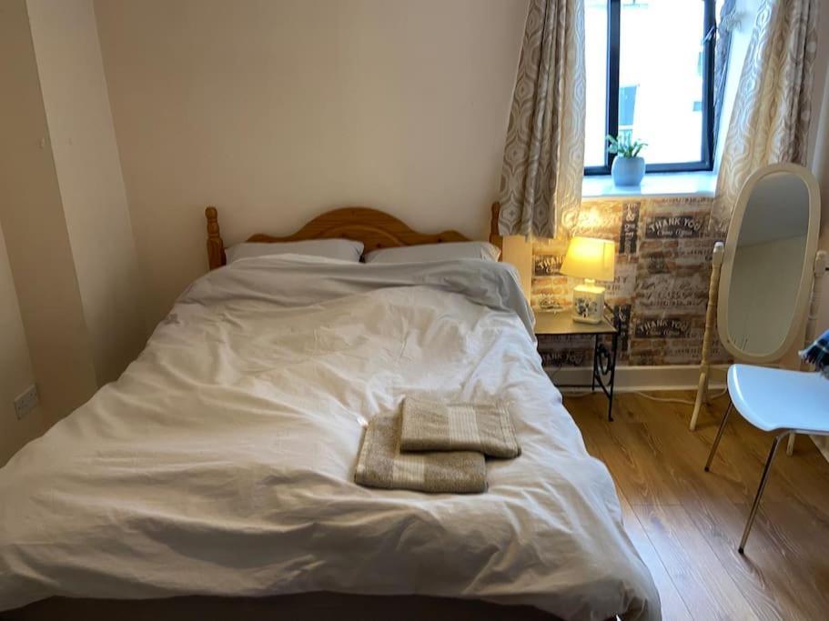City Centre Apt With Balcony Great Location & Neighborhood Apartment *