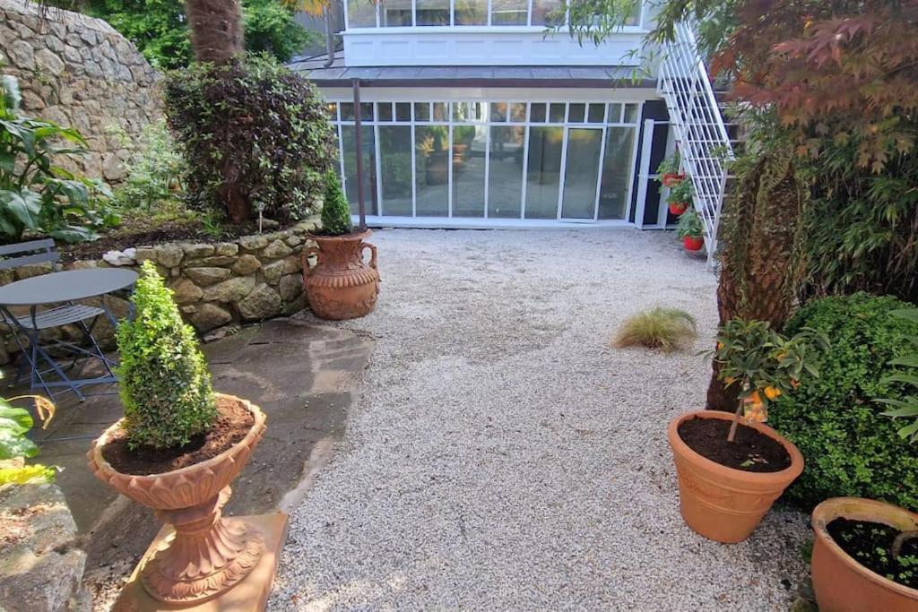 Hideaway Garden Paradise Apartment