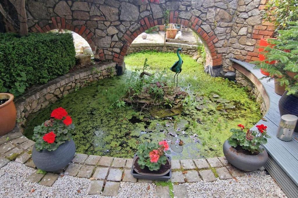 Hideaway Garden Paradise *