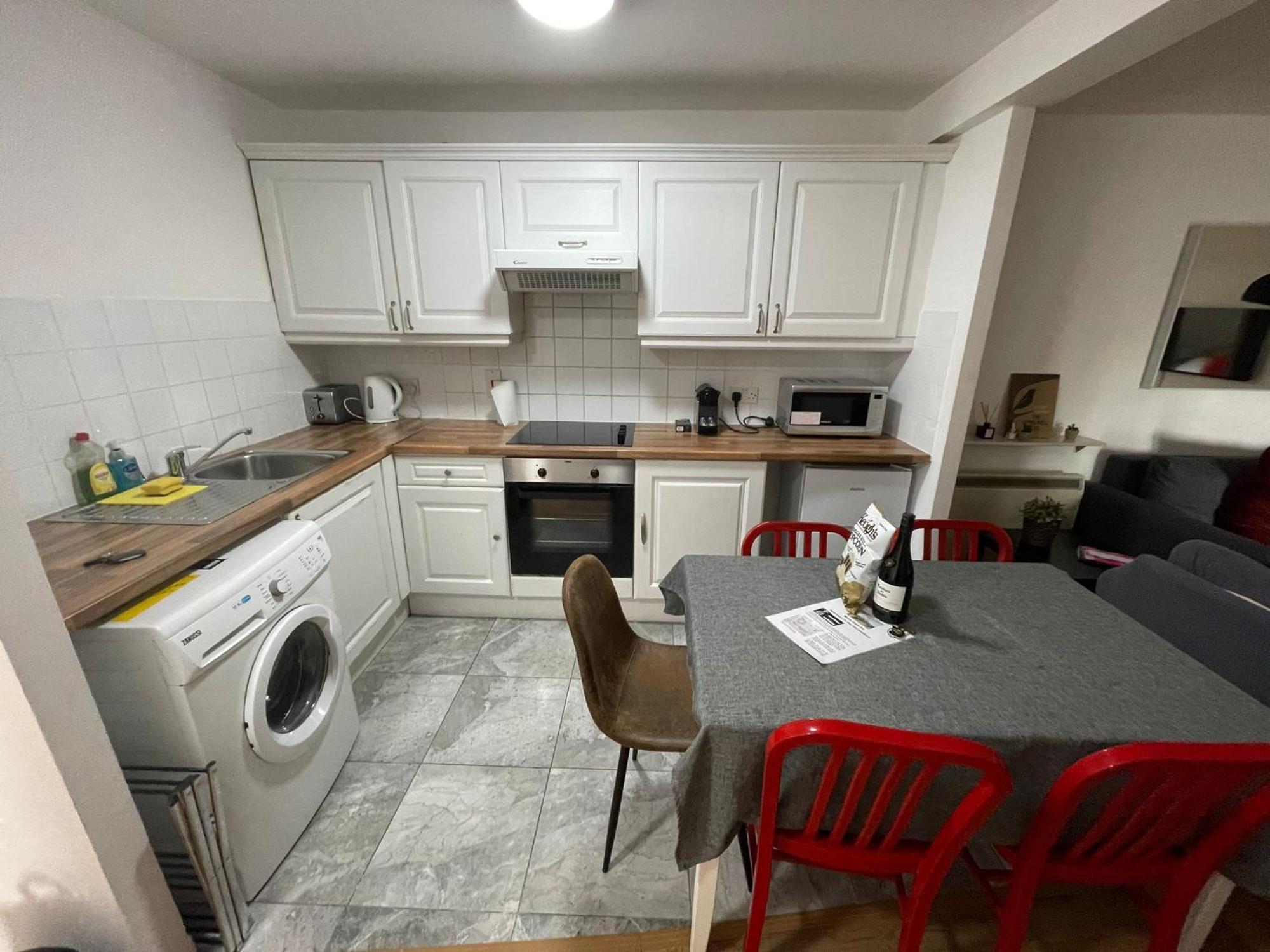 Spacious 3-bed In Center