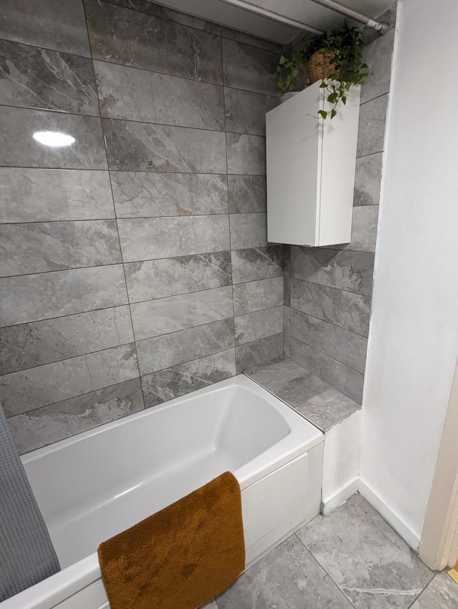 Spacious 3-bed In Center Apartment