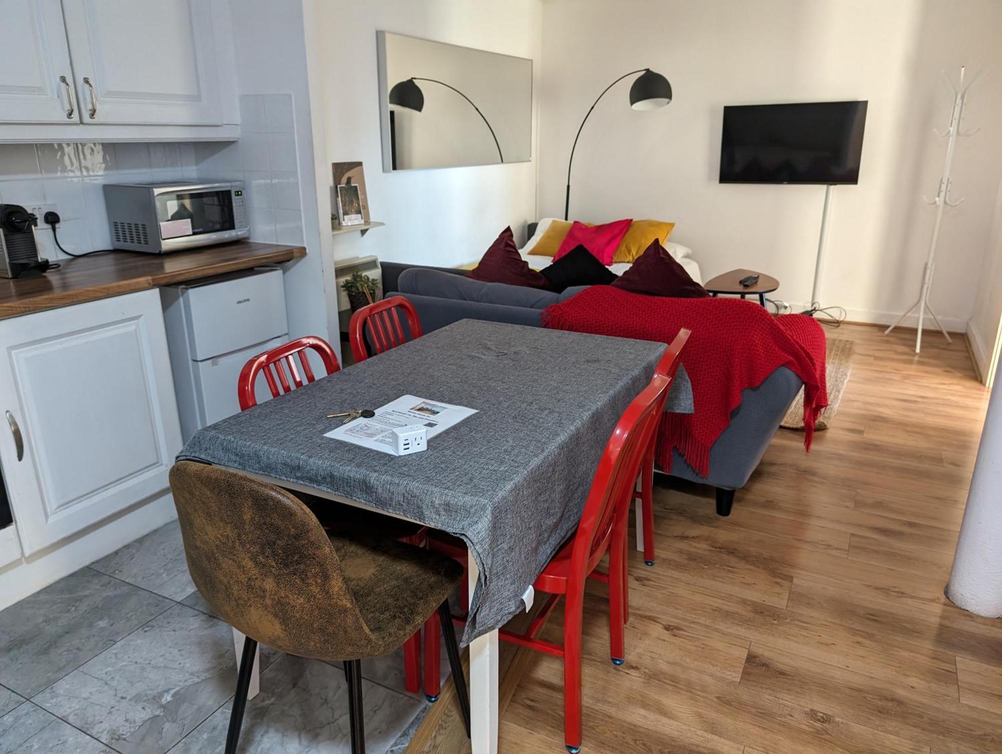 Spacious 3-bed In Center