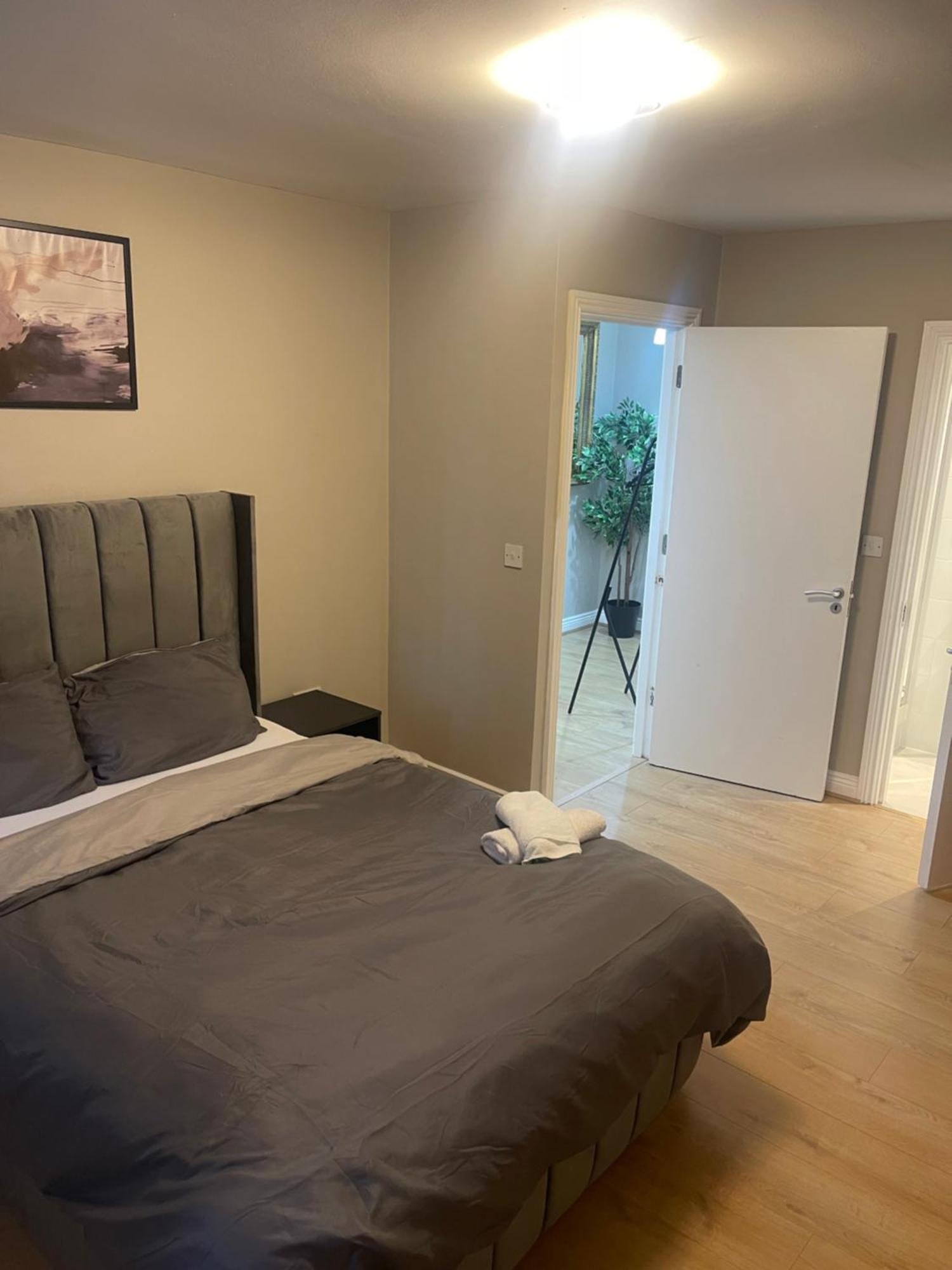 Apartment Charming 3-bedroom Modern In