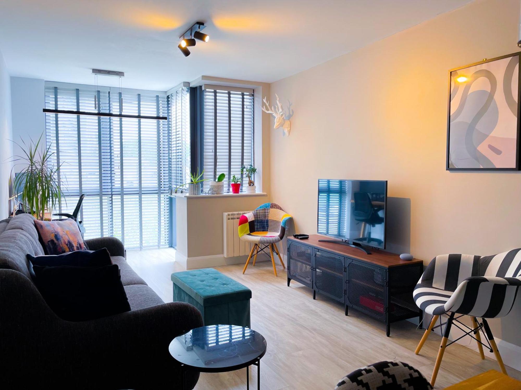 Modern 10min From Center With Parking *