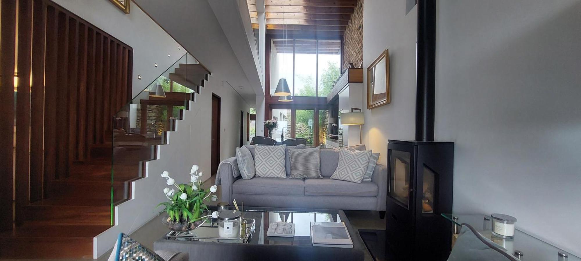 Sophisticated Seafront 3bd Suntrap Landscaped Yard