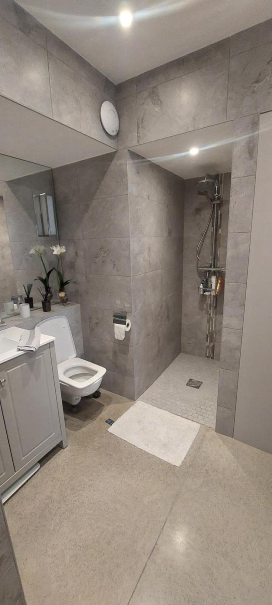 Sophisticated Seafront 3bd Suntrap Landscaped Yard Apartment *