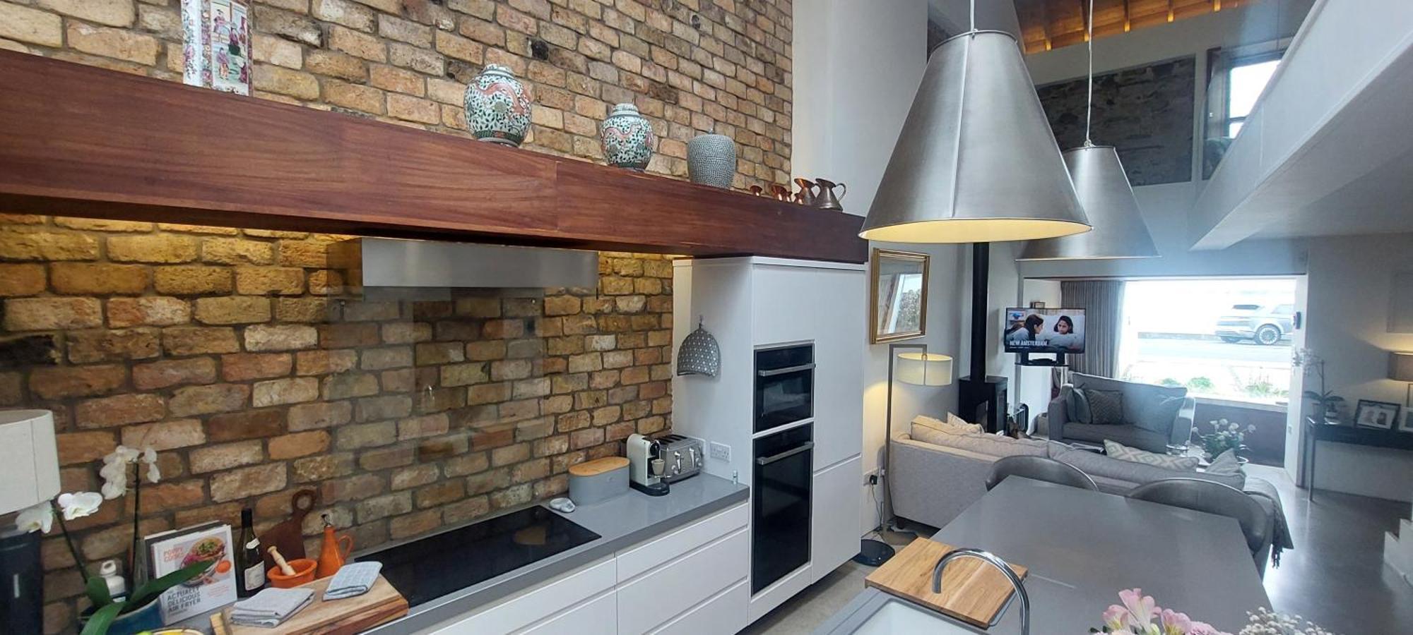 Sophisticated Seafront 3bd Suntrap Landscaped Yard Apartment *