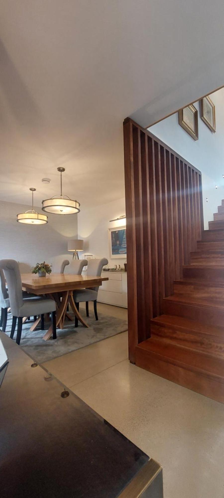 Sophisticated Seafront 3bd Suntrap Landscaped Yard Apartment *