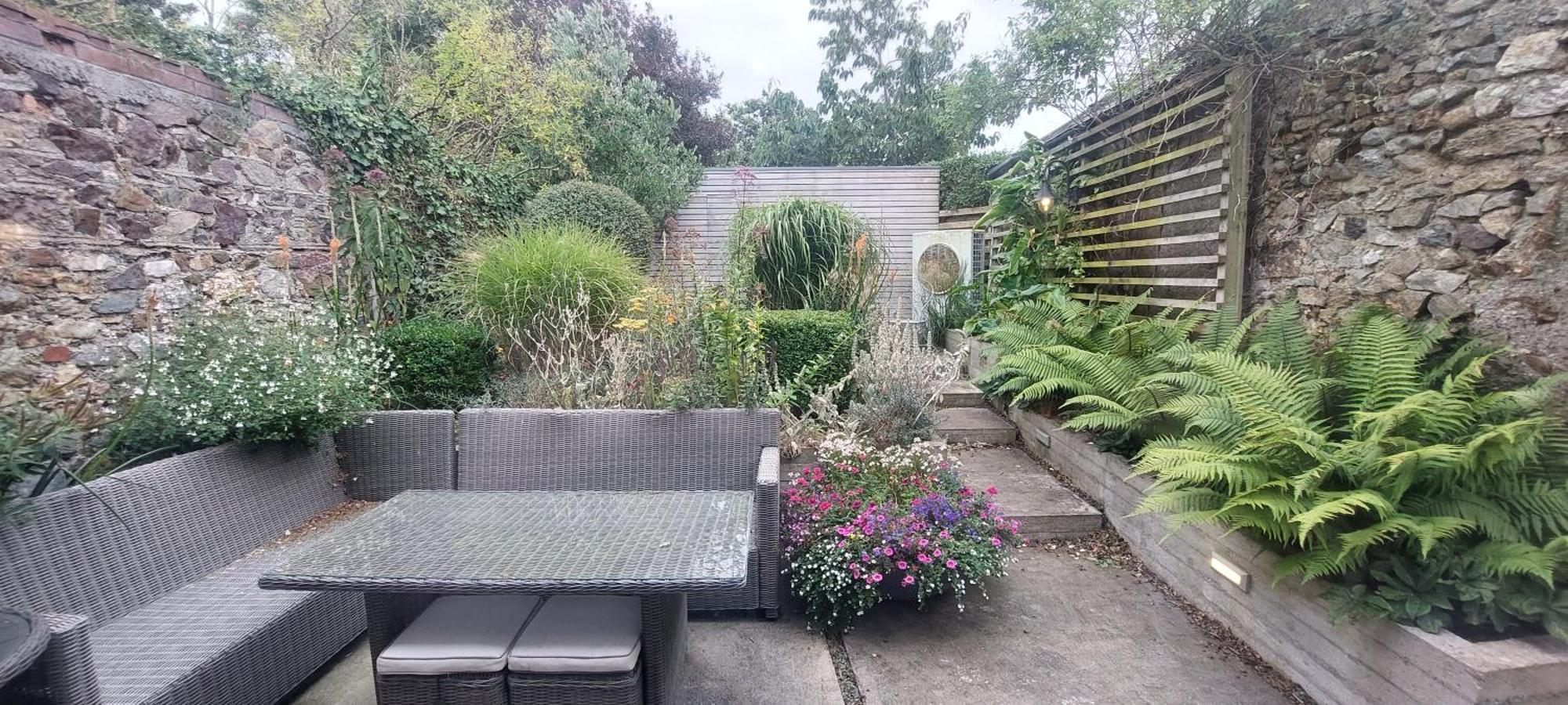 Apartment Sophisticated Seafront 3bd Suntrap Landscaped Yard Dublin