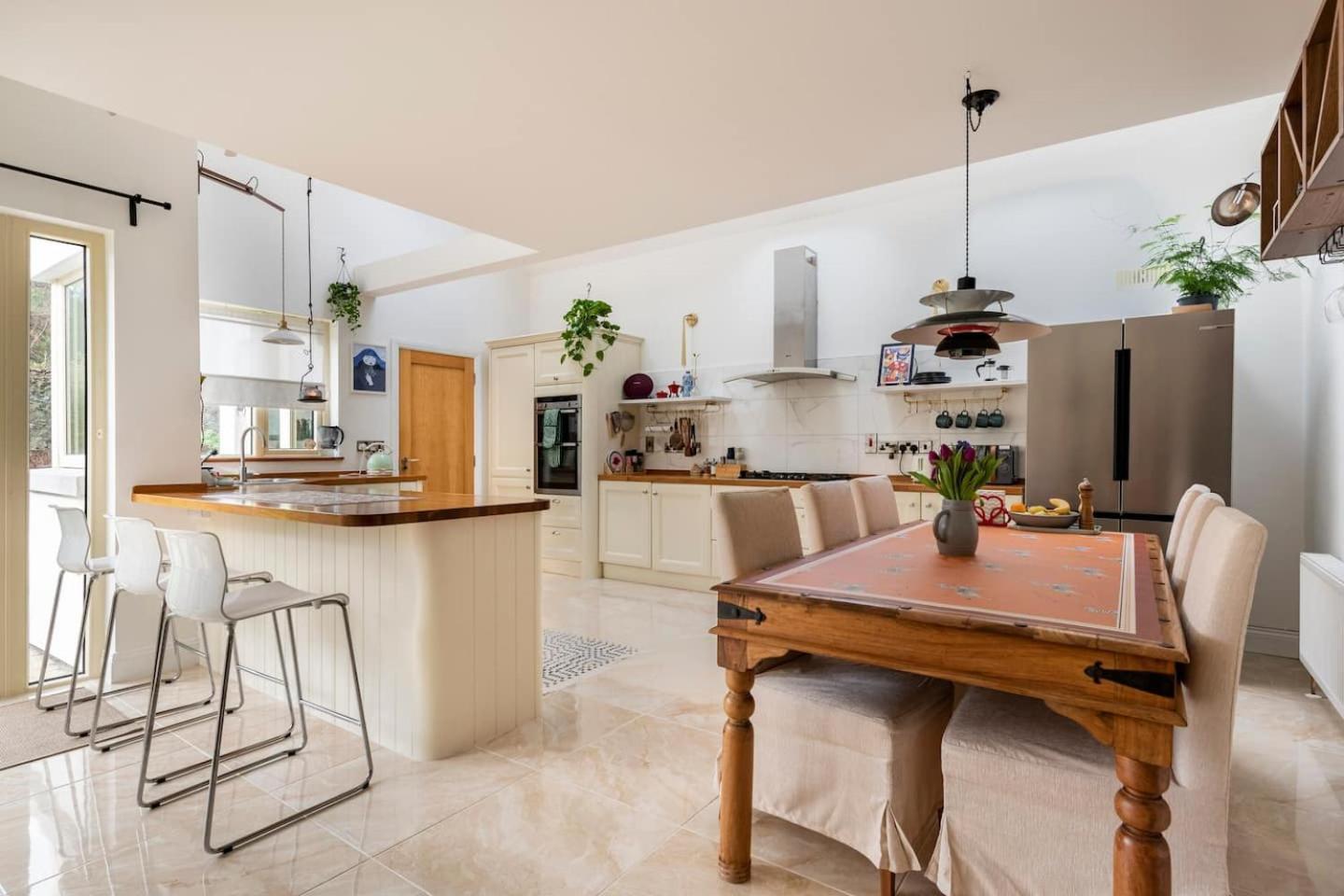 Homestay Double Bedroom With Private Toilet And Shower, Easy To Center Dublin