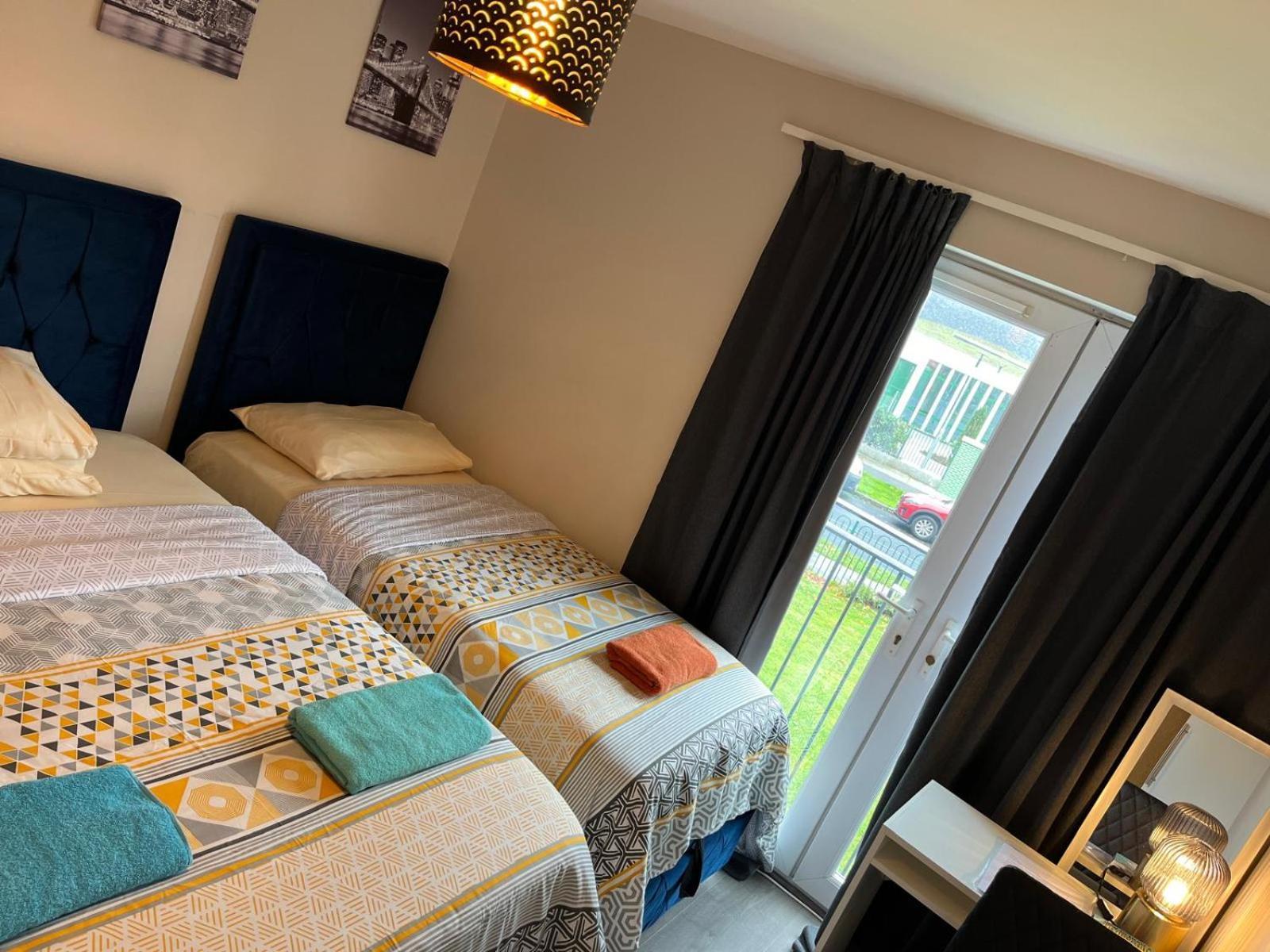 Homestay Lovely Twin With Ensuite Bathroom 15 Mins From Airport Dublin