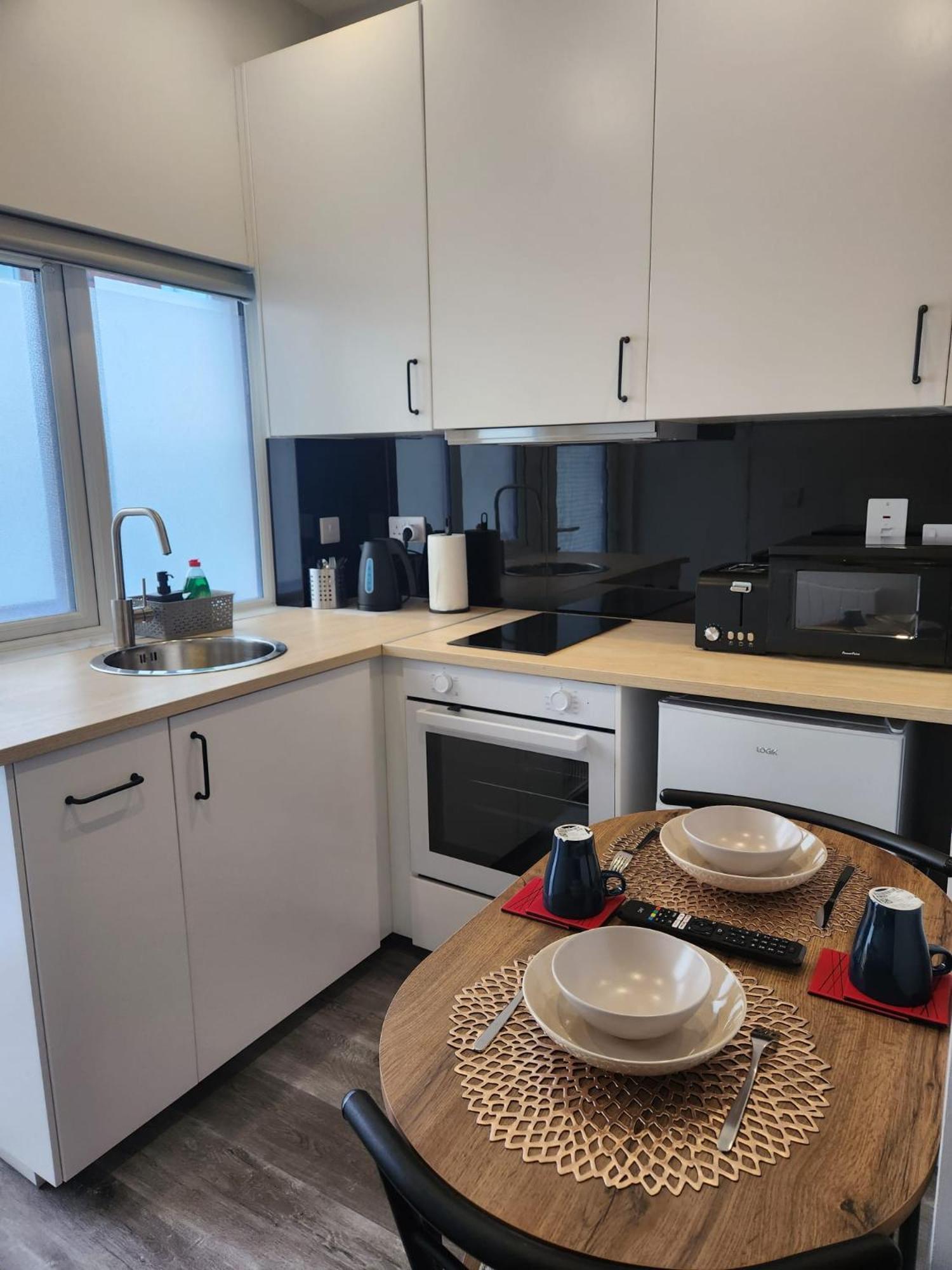 Deluxe Twin Or King Bed Near Airport & Dublin