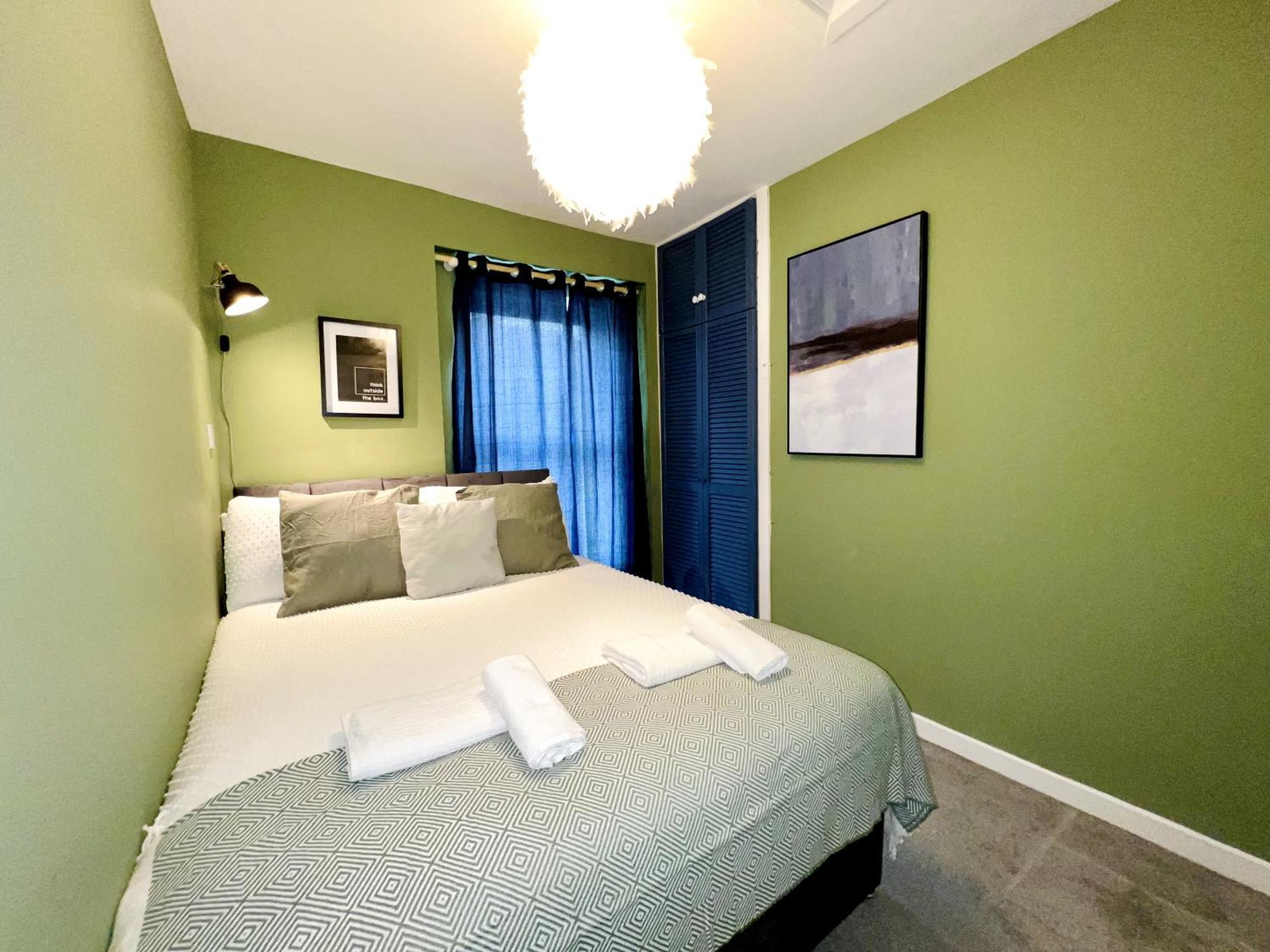 Apartment Service *