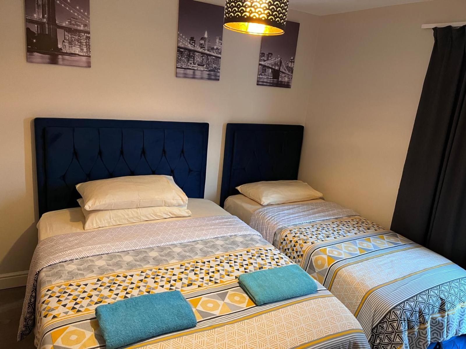 Lovely Twin With Ensuite Bathroom 15 Mins From Airport