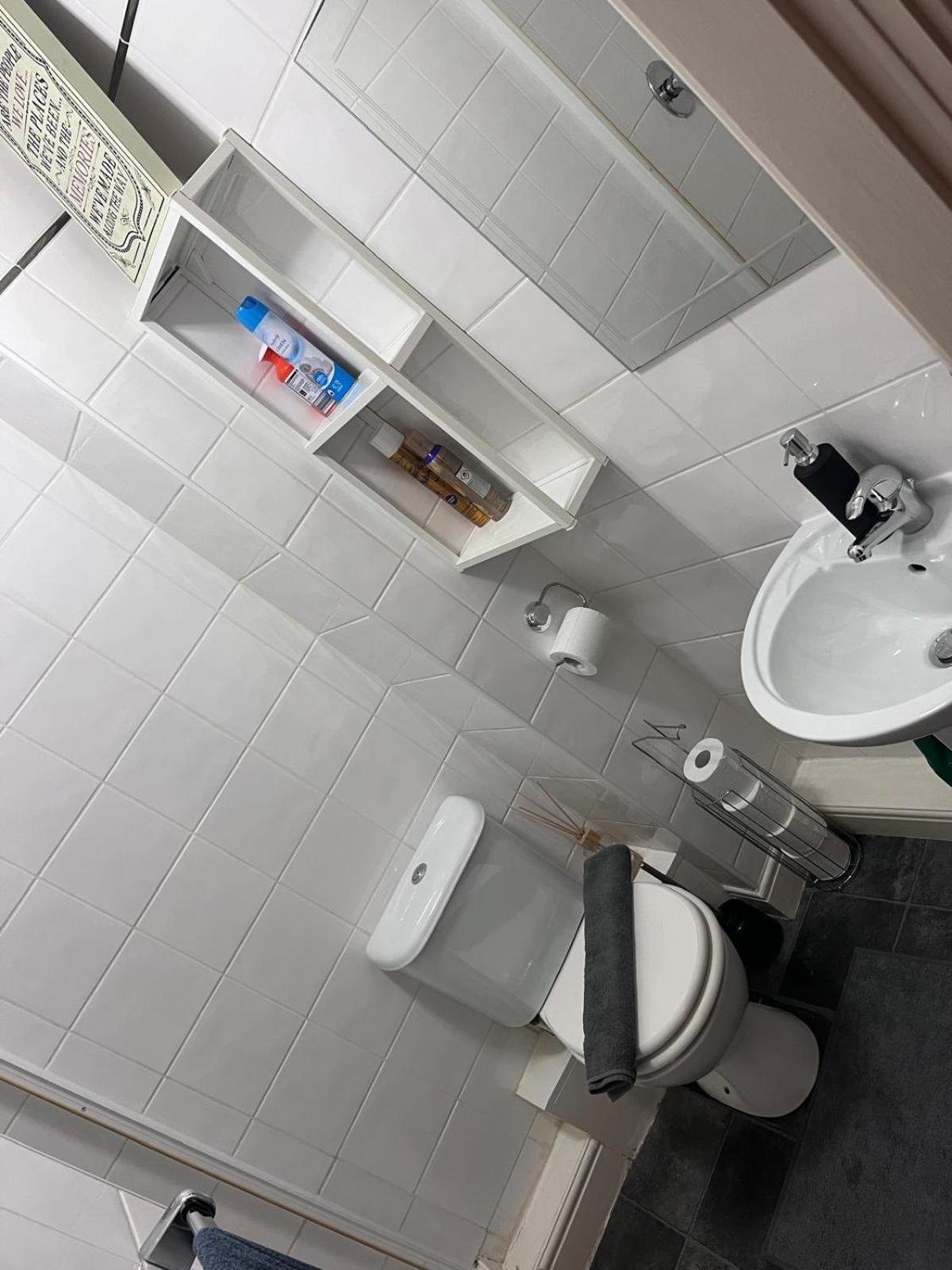 Homestay Lovely Twin With Ensuite Bathroom 15 Mins From Airport Dublin