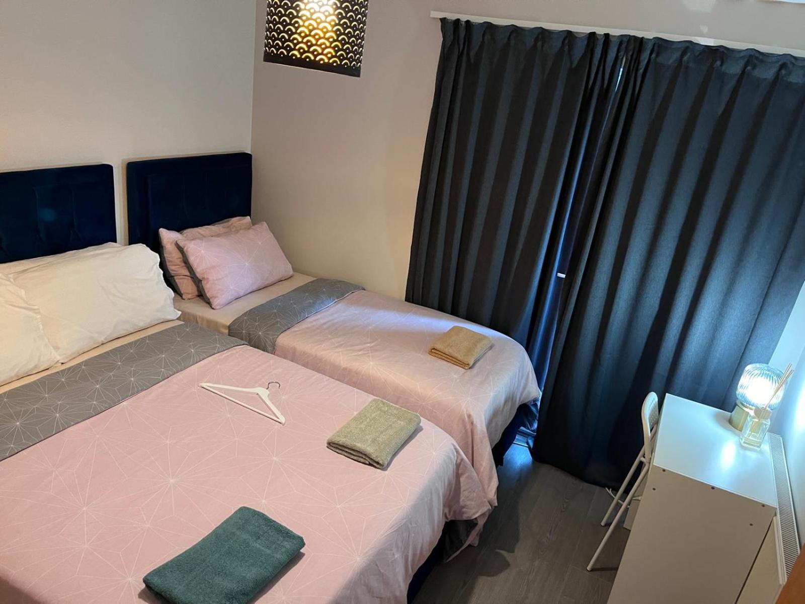 Lovely Twin With Ensuite Bathroom 15 Mins From Airport Homestay Dublin
