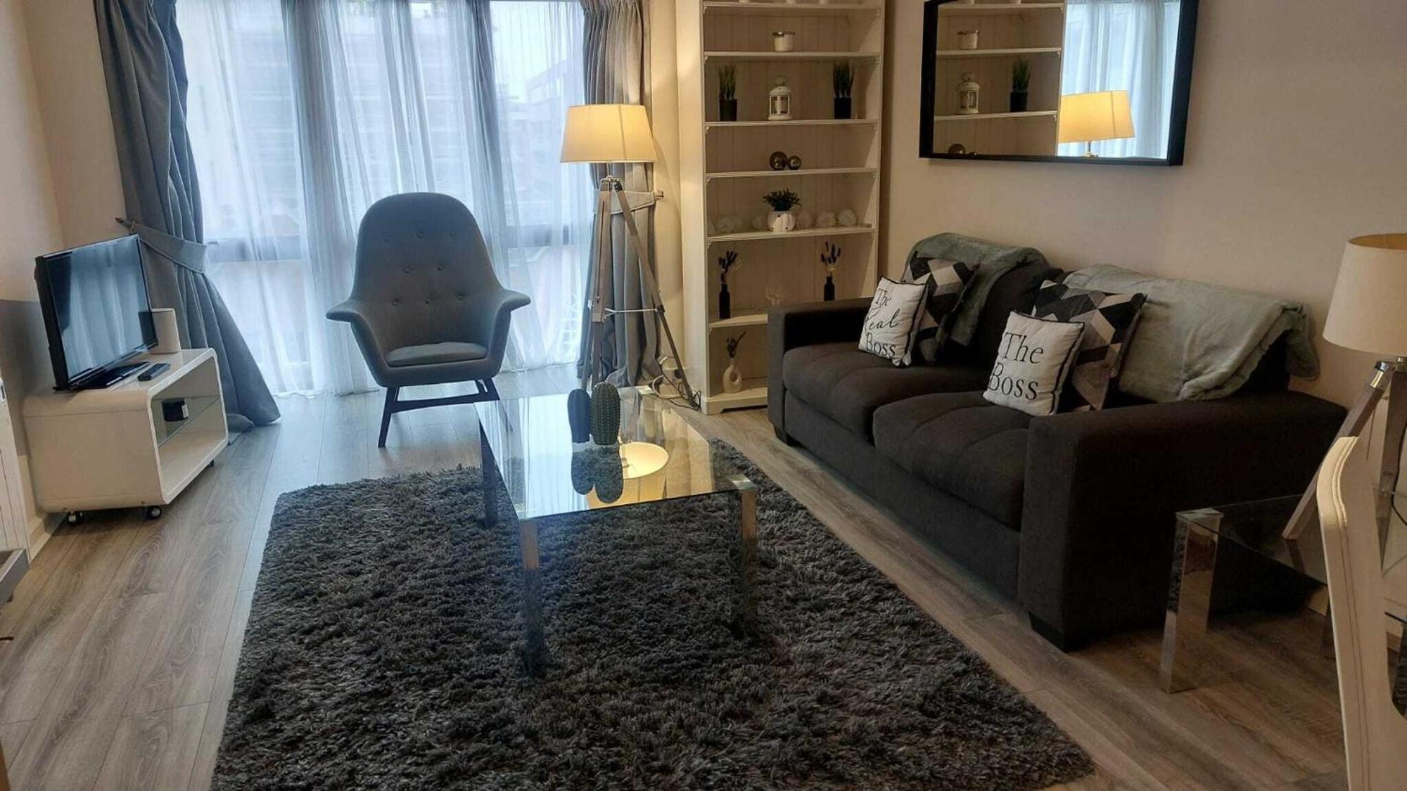 Newly Refurbed 2bd Trinity College & Temple Bar Apartment
