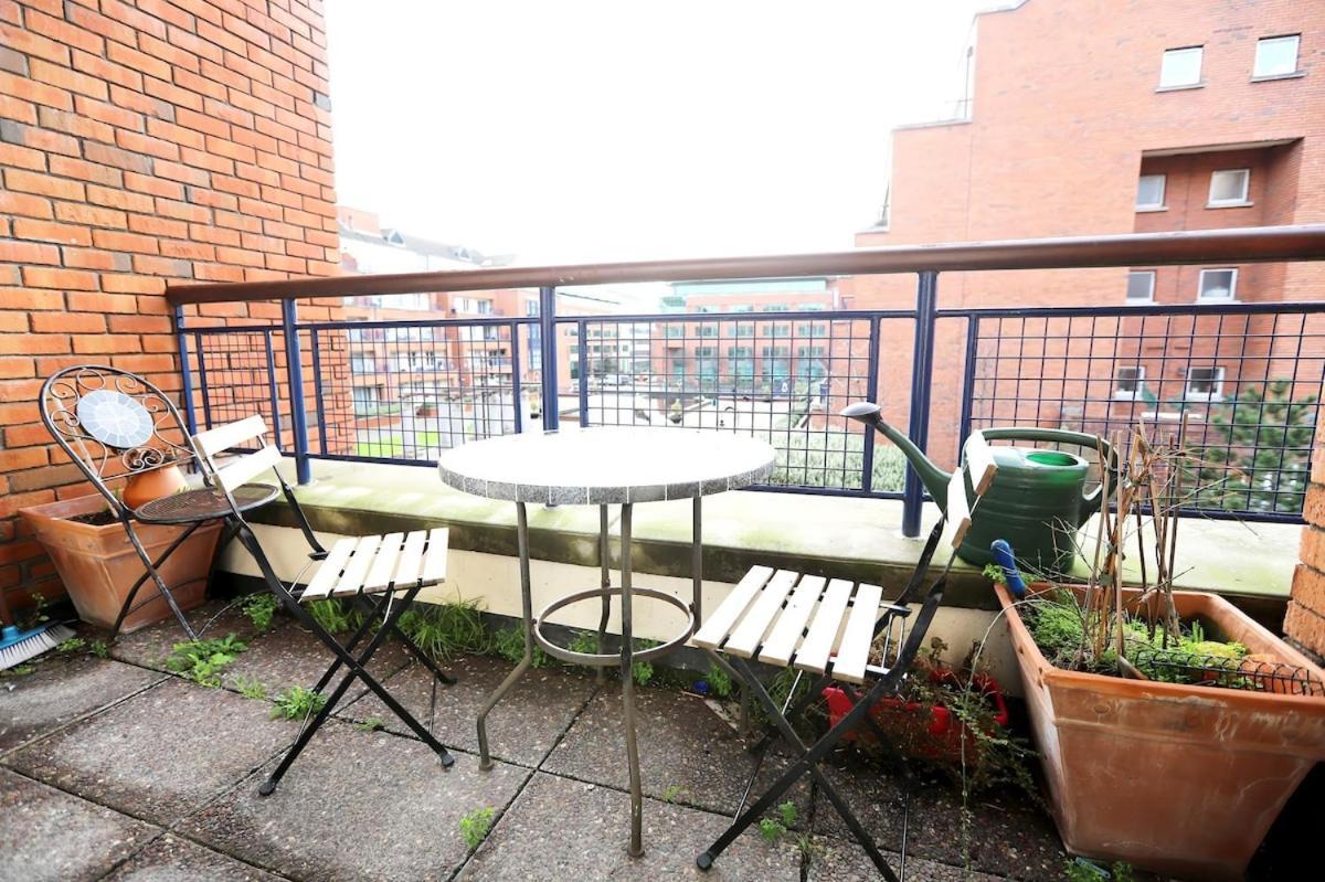 Modern Two Bed With Parking *