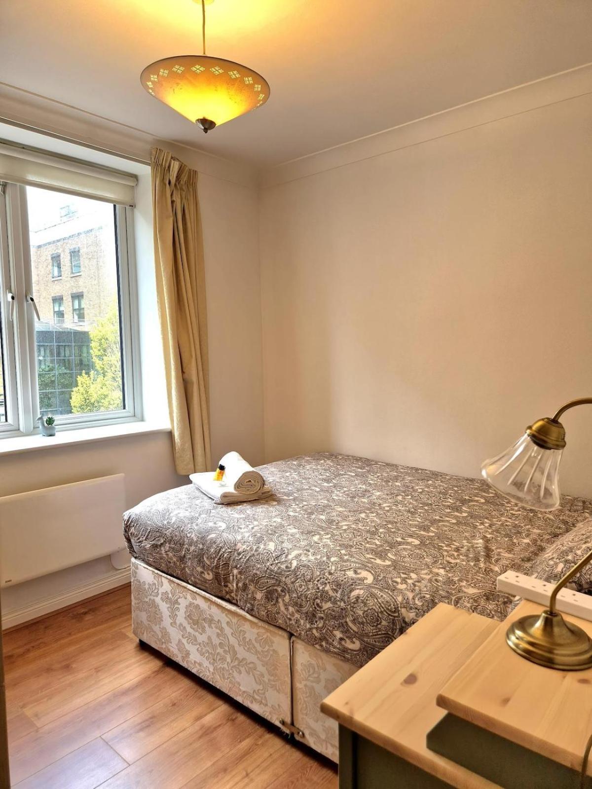 Modern Two Bed With Parking