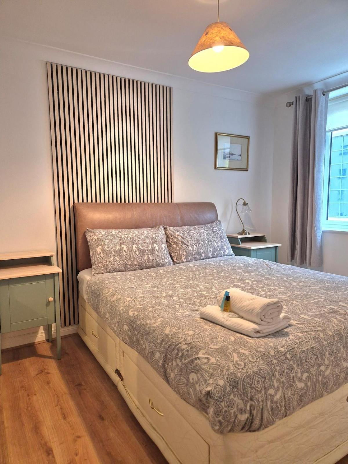 Apartment Modern Two Bed With Parking