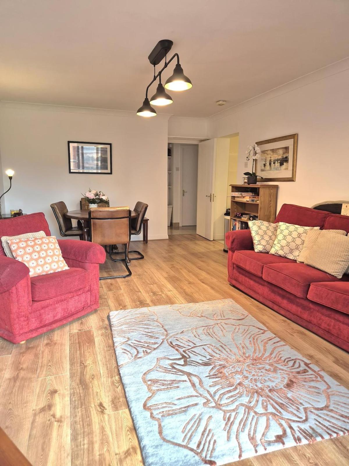 Apartment Modern Two Bed With Parking