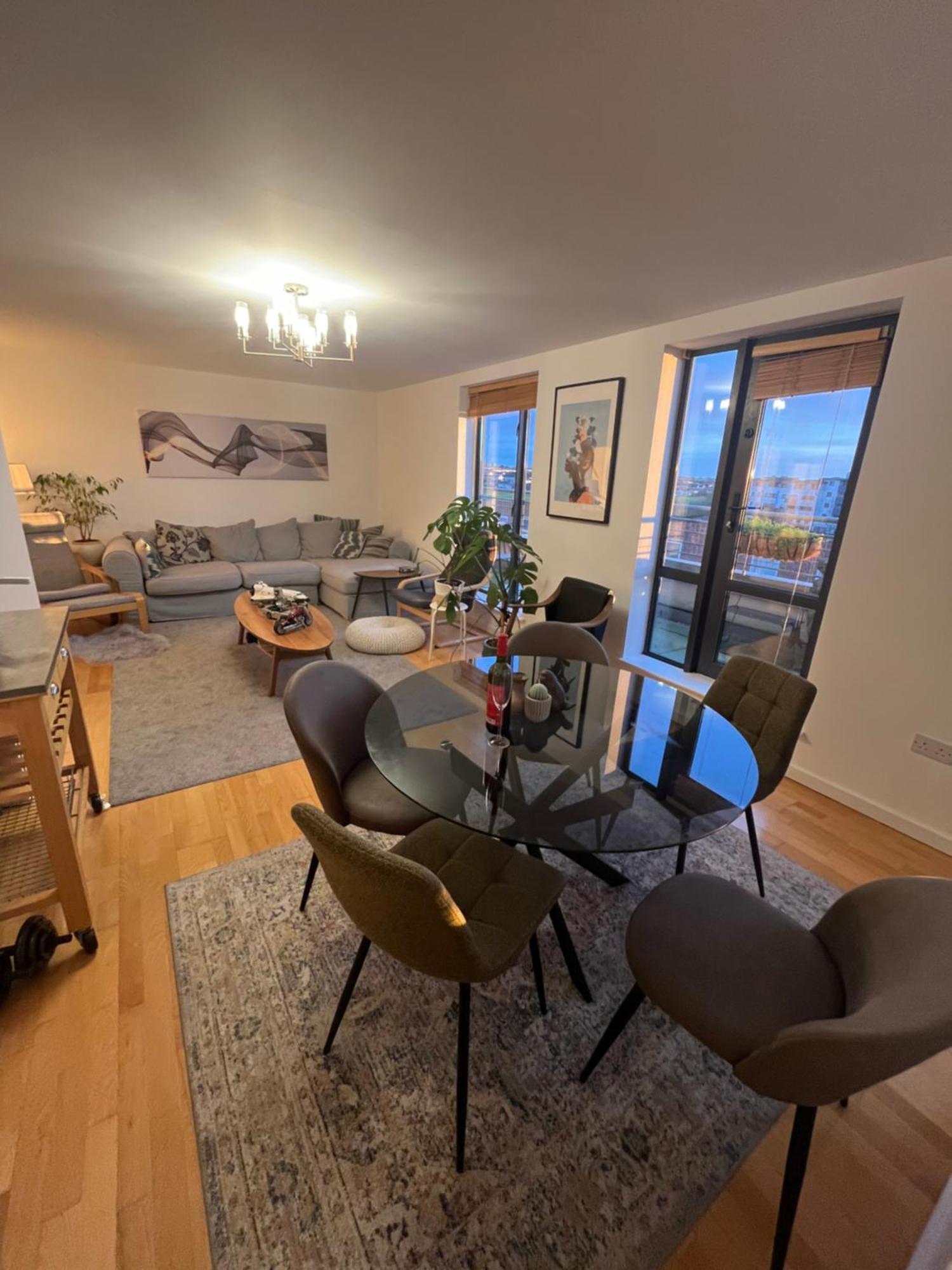 Entire In Exclusive Neighborhood - Comfortably Sleeps Up To 6 Guest