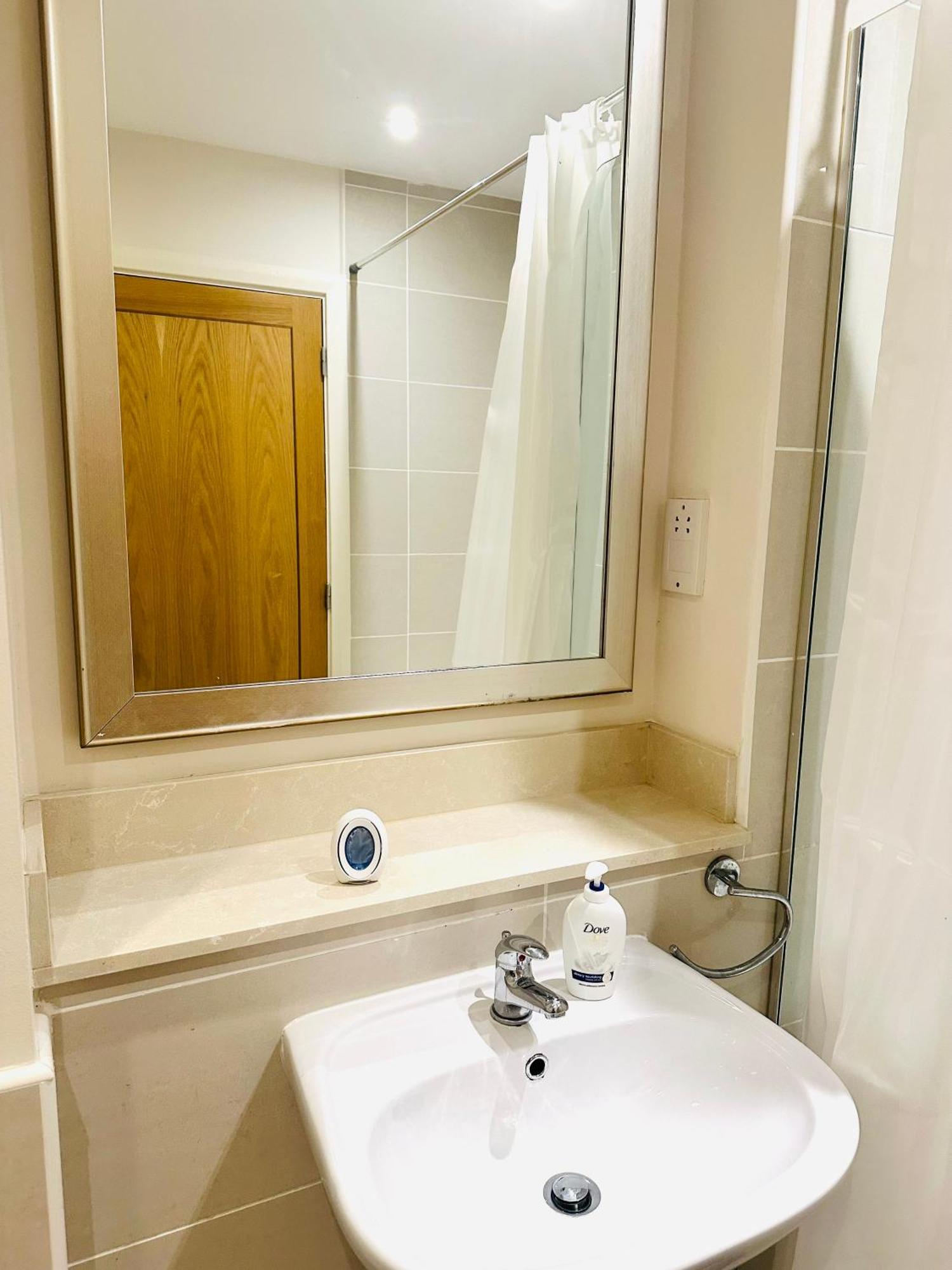 Peaceful And Cosy In Wprivate Bath - Close To Airport Homestay *