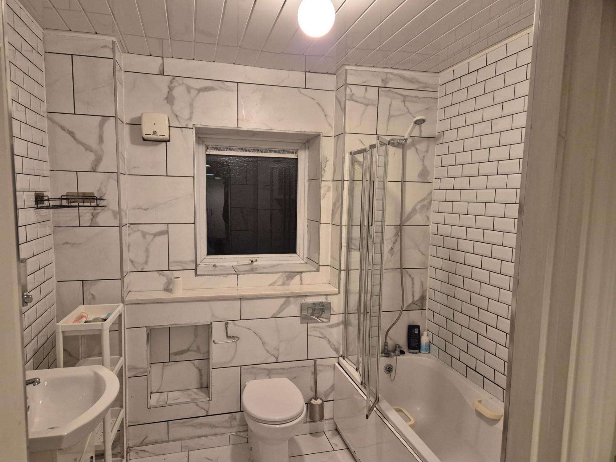 Homestay Comfortable Beside Luas Line 1 Dublin