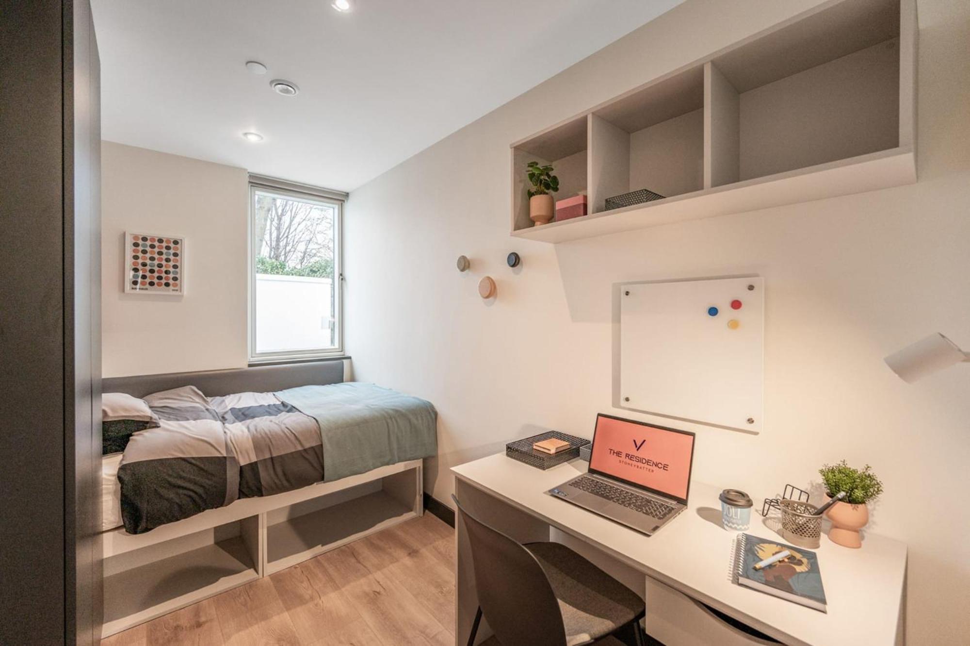 Apartment Students Only Experience Modern Comfort In A Brand New Located In The Heart Of *