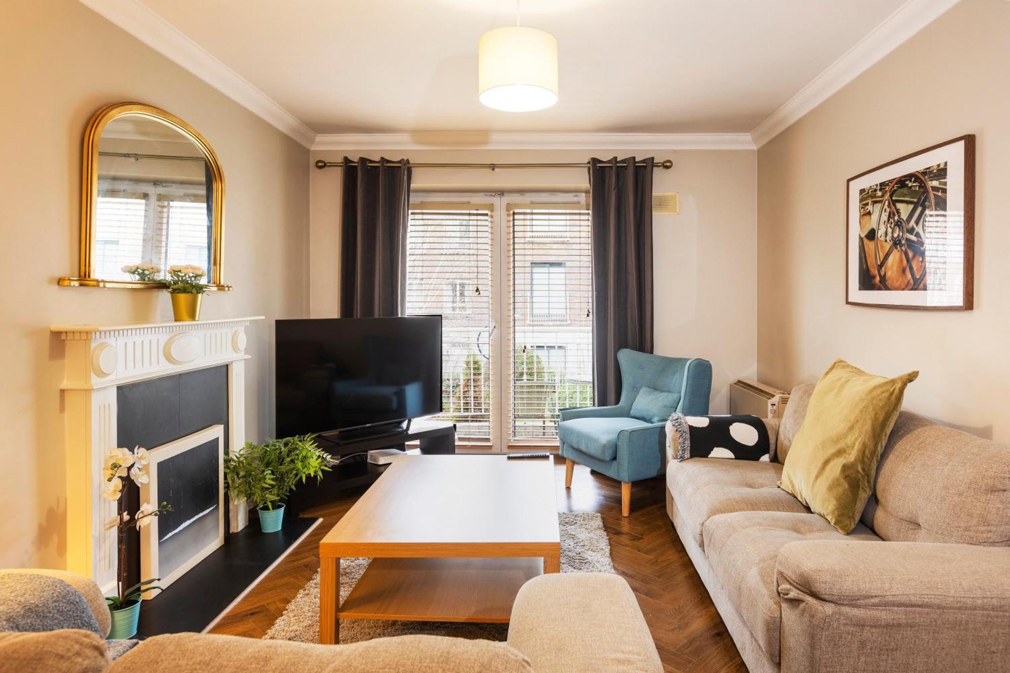 The Picasso - Trendy 2 Bd Ap- 4 - Super Fast Wifi Apartment