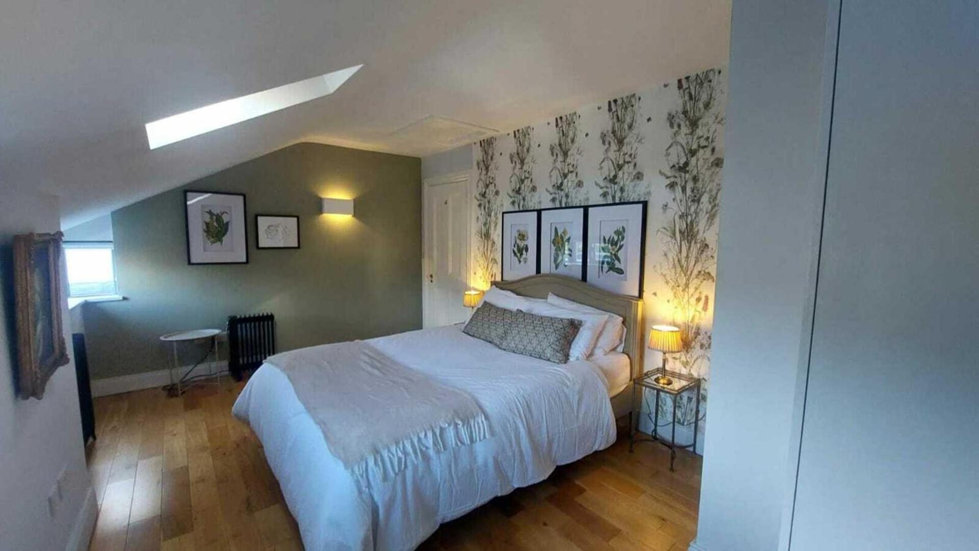 Stunning Unique & Elegantly Refurbed Seafront 2bd Holiday home *