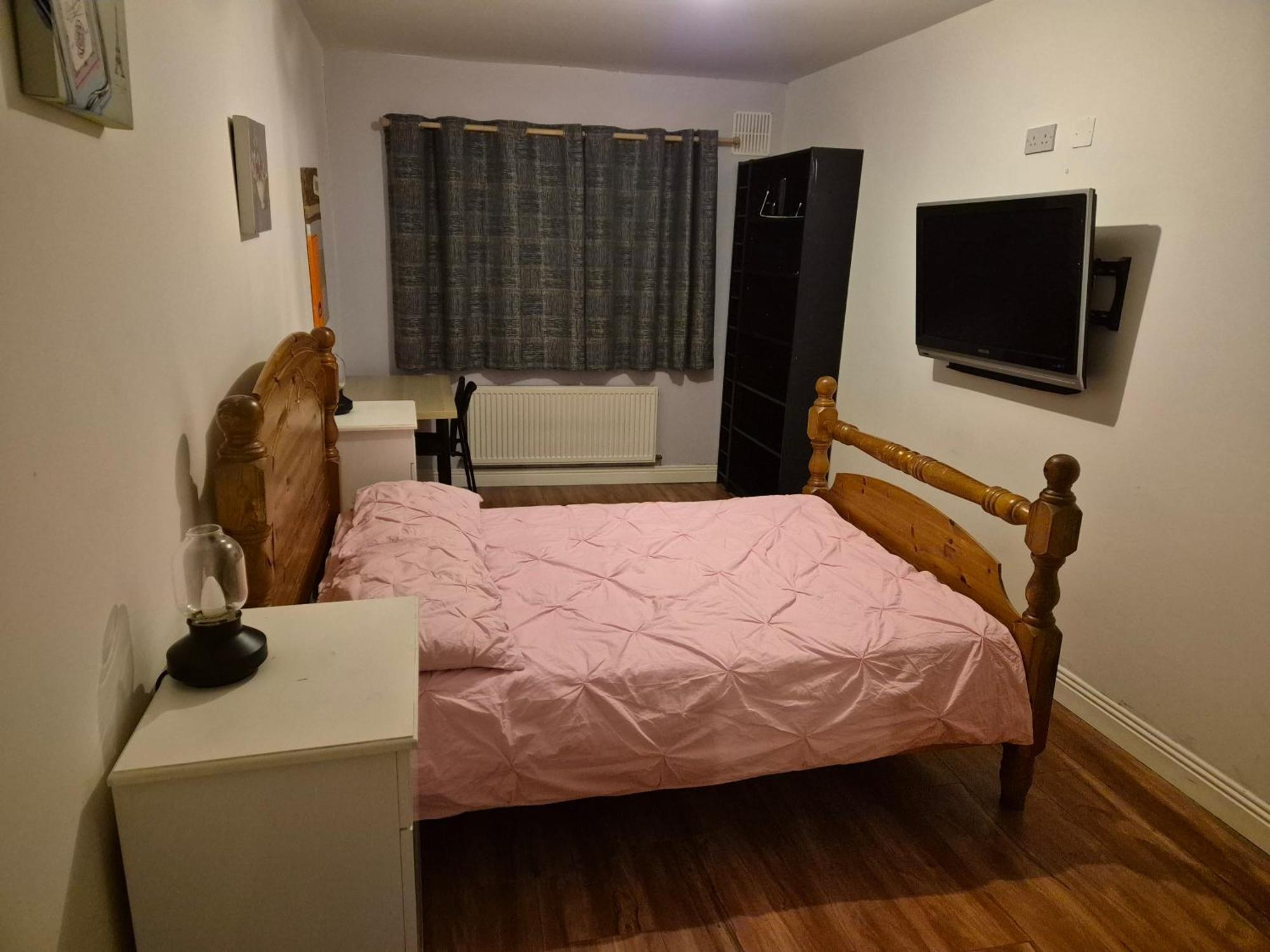 Comfortable Beside Luas Line 1 Homestay *