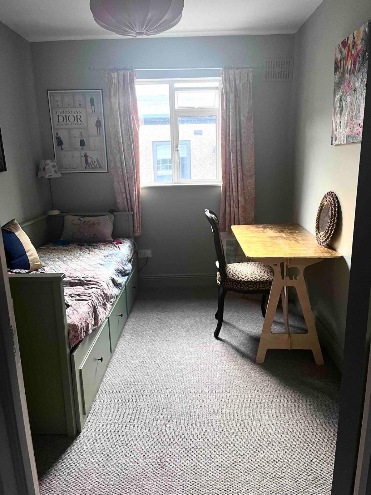 Stylish Centre House, Perfectly Located Apartment *