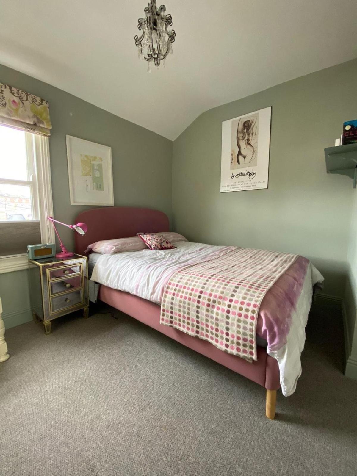 Stylish Centre House, Perfectly Located *
