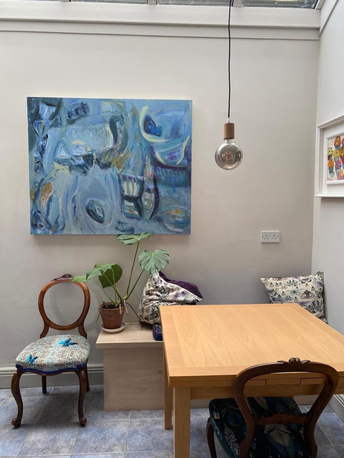 Stylish Centre House, Perfectly Located Apartment *