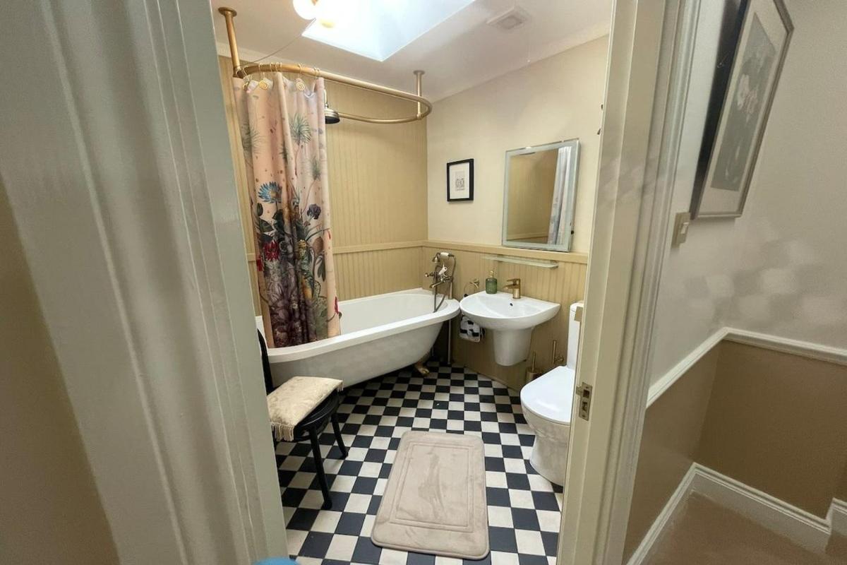 Townhouse In 4 - Check Connttact From Photos For Details ! Close To ! Holiday home *