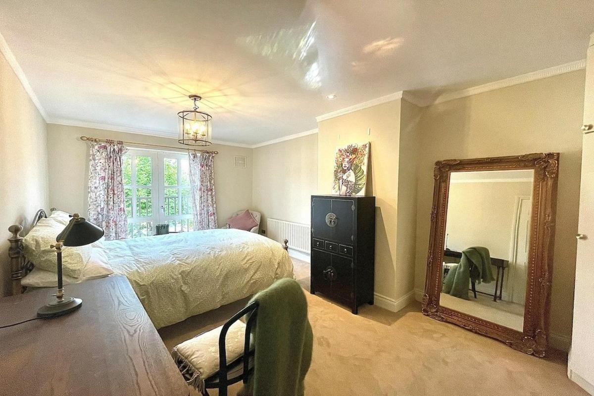 Townhouse In 4 - Check Connttact From Photos For Details ! Close To ! * Dublin