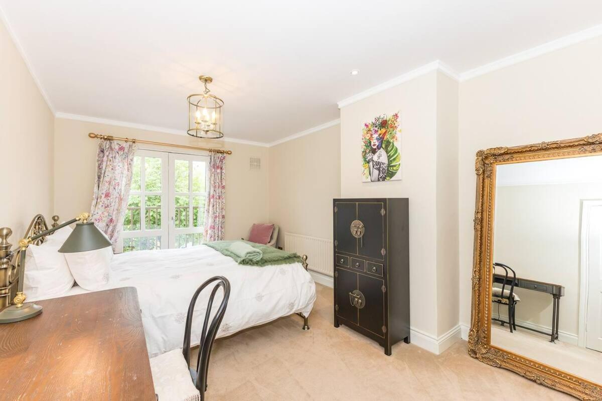 Holiday home Townhouse In 4 - Check Connttact From Photos For Details ! Close To ! *