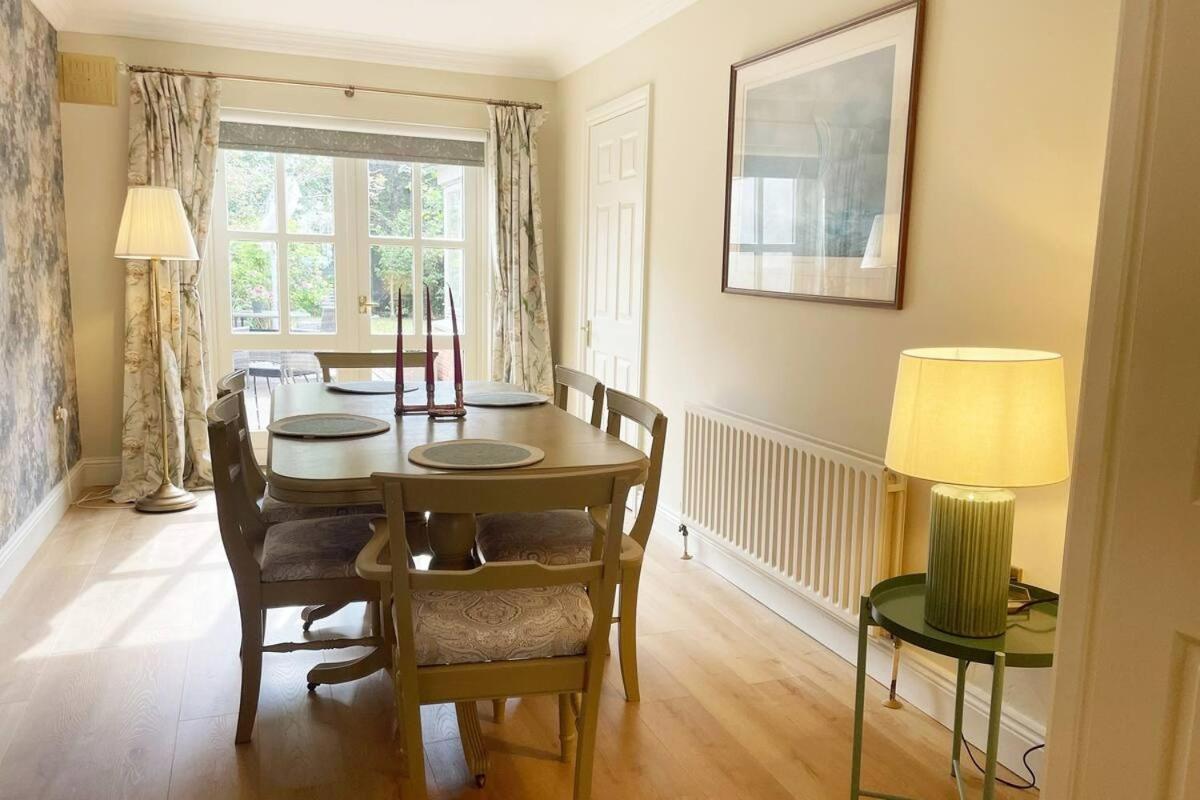 Townhouse In 4 - Check Connttact From Photos For Details ! Close To ! Holiday home Dublin