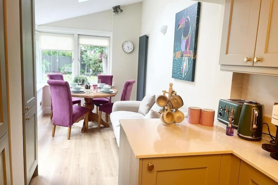 Townhouse In 4 - Check Connttact From Photos For Details ! Close To ! *