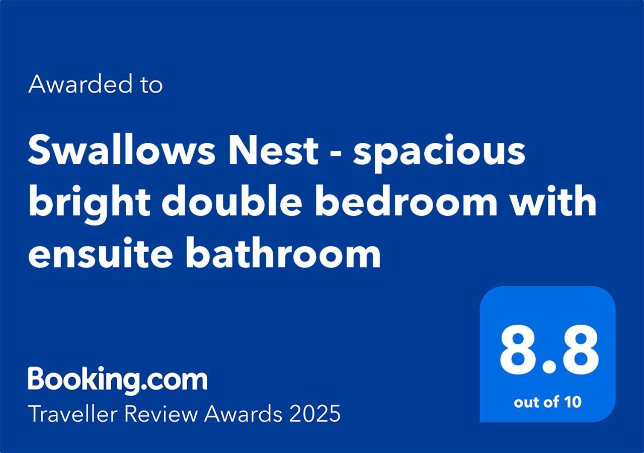 Homestay Swallows Nest - Spacious Bright Double Bedroom With Ensuite Bathroom Dublin