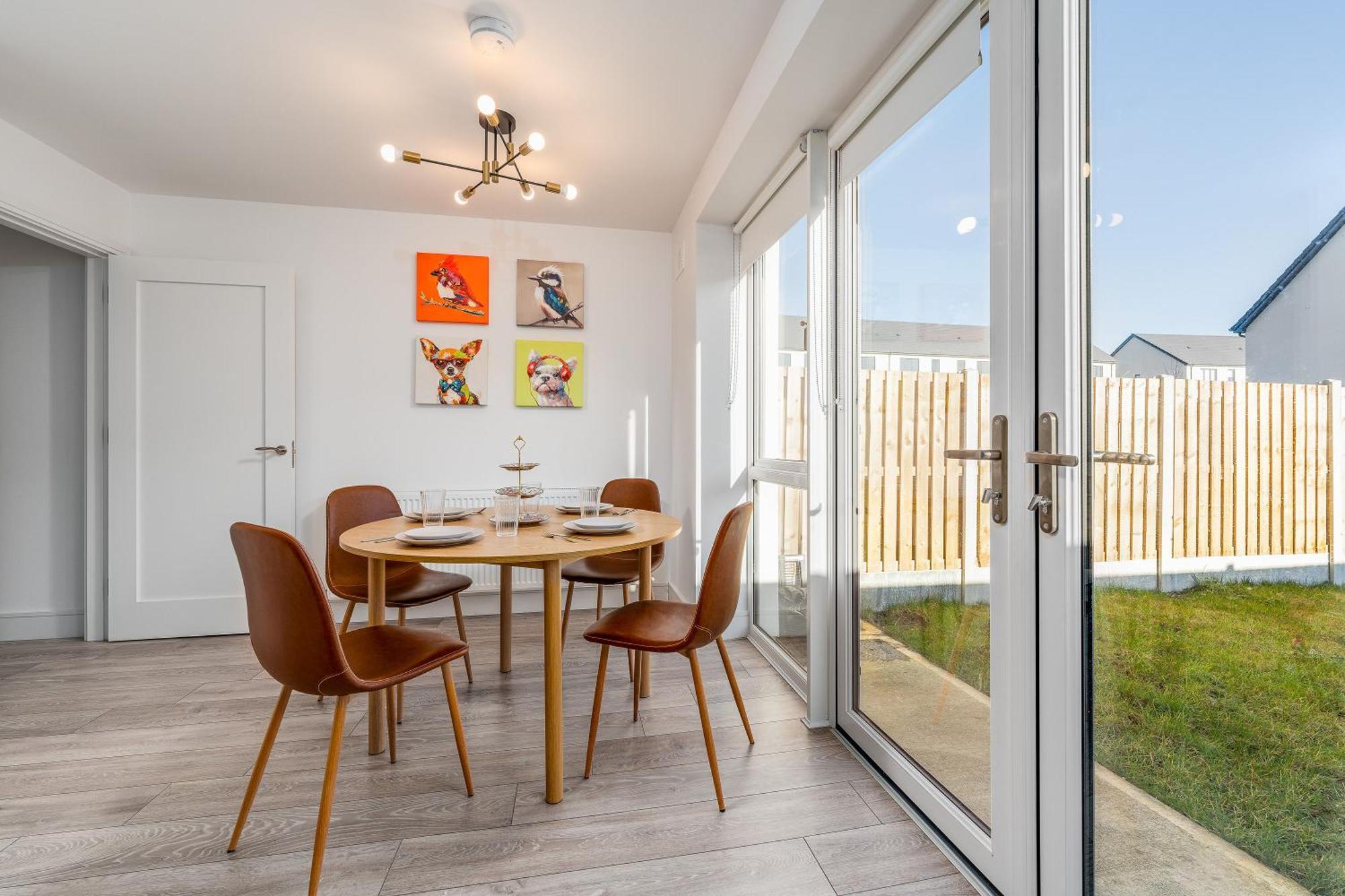 Citywest Contractor Housing - Sleeps 5 Holiday home *