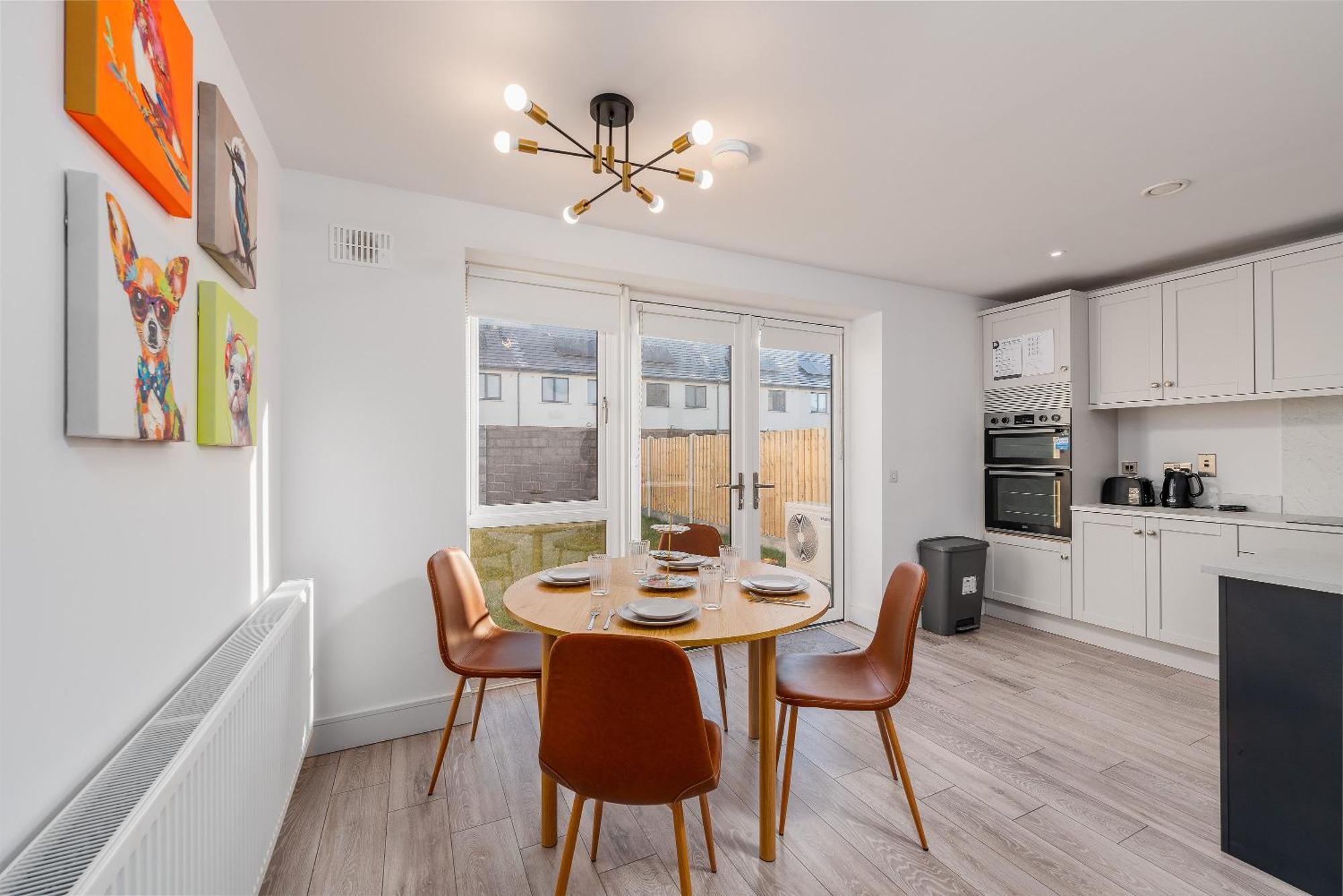 Holiday home Citywest Contractor Housing - Sleeps 5 *