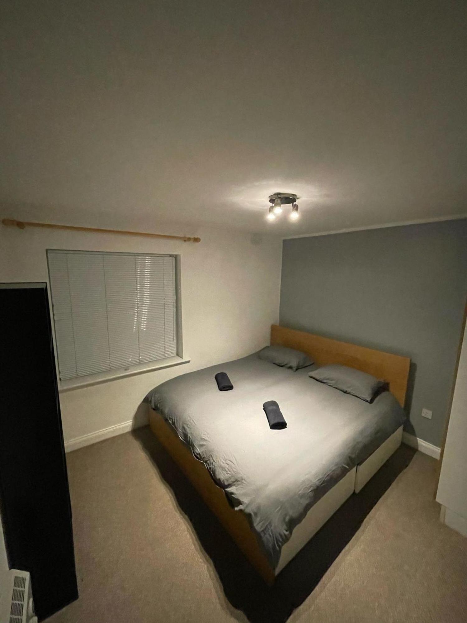 Spacious 2 Bedroom Near The Spire