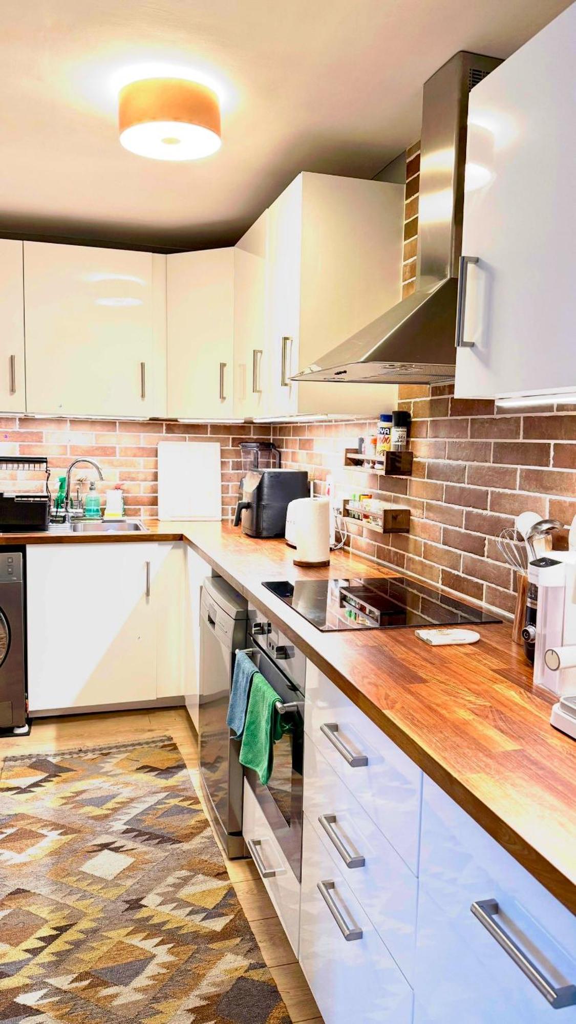 Cozy Double In Vibrant Smithfield Apartment *