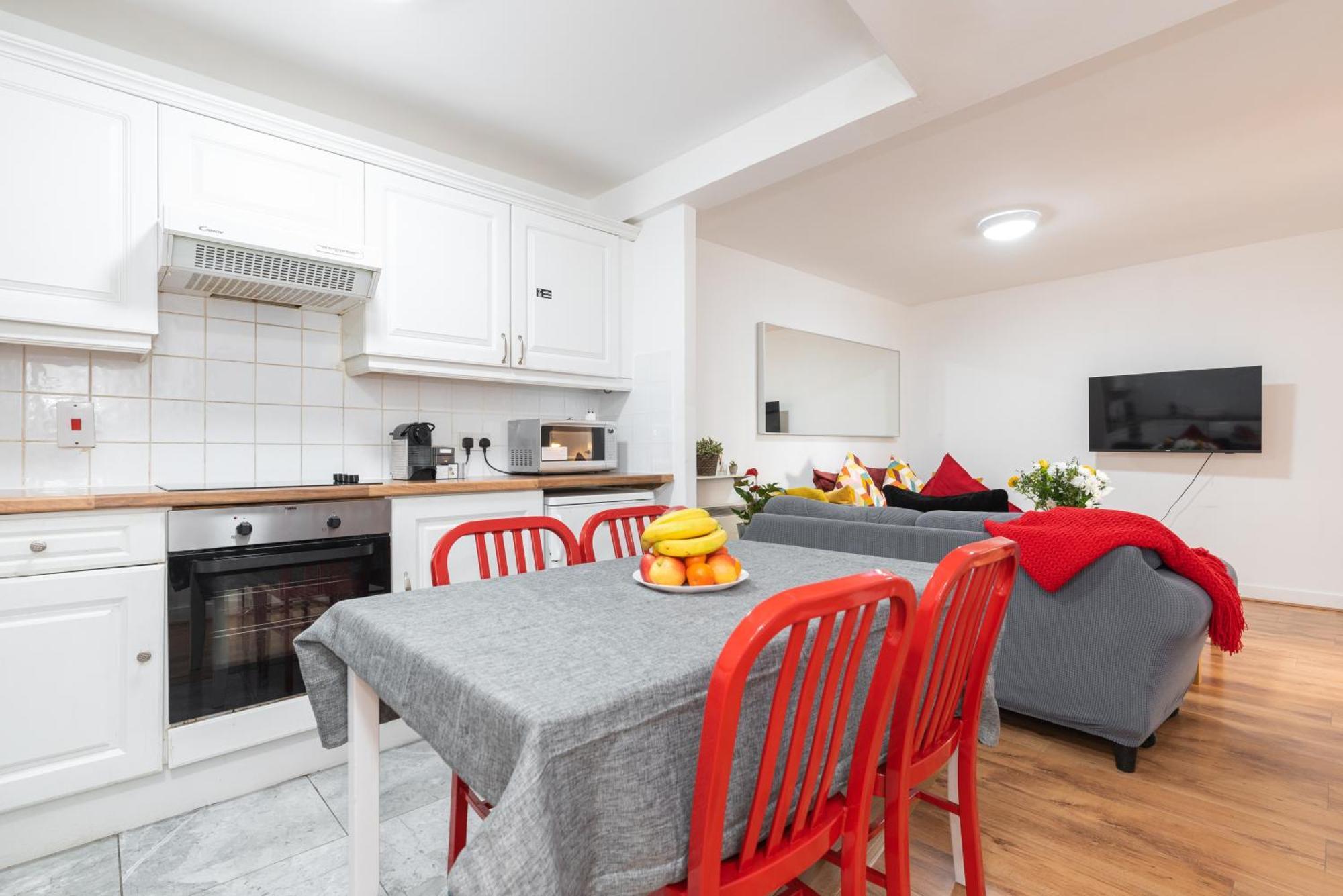 Apartment Spacious 3-bed In Center *