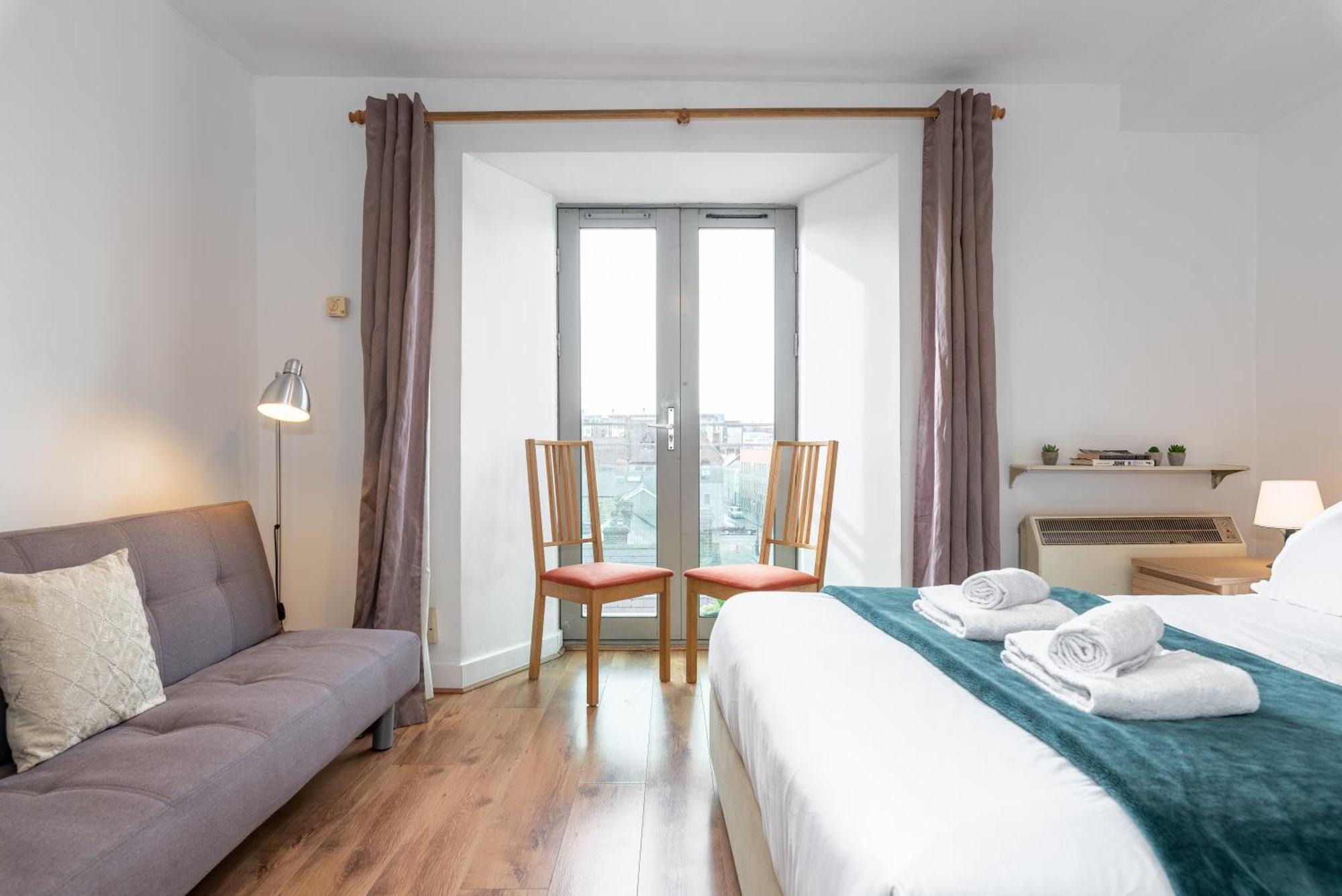 Apartment Spacious 3-bed In Center *