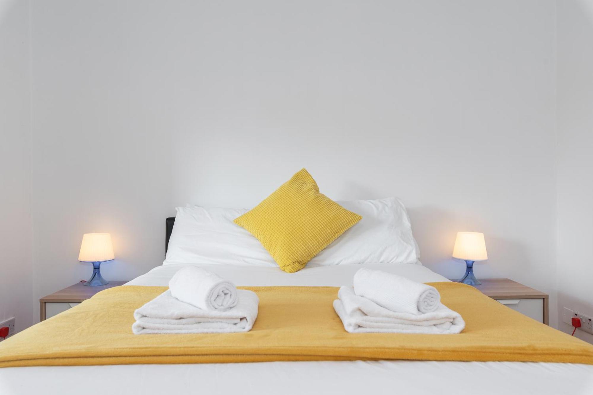 Spacious 3-bed In Center
