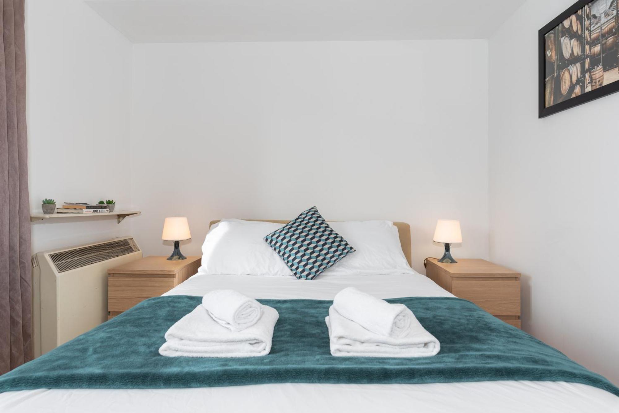 Spacious 3-bed In Center Apartment