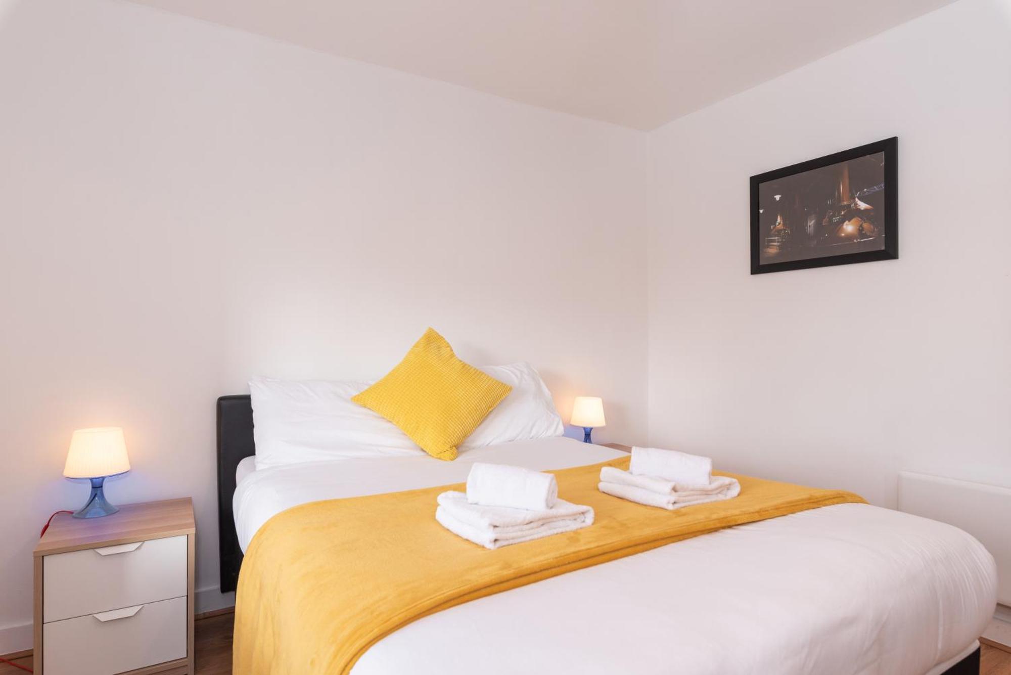 Spacious 3-bed In Center *